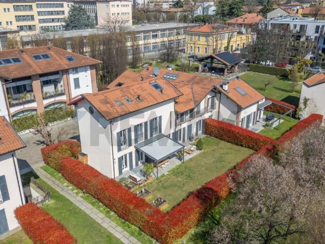 Villa Indipendente in vendita a Centro, Monza