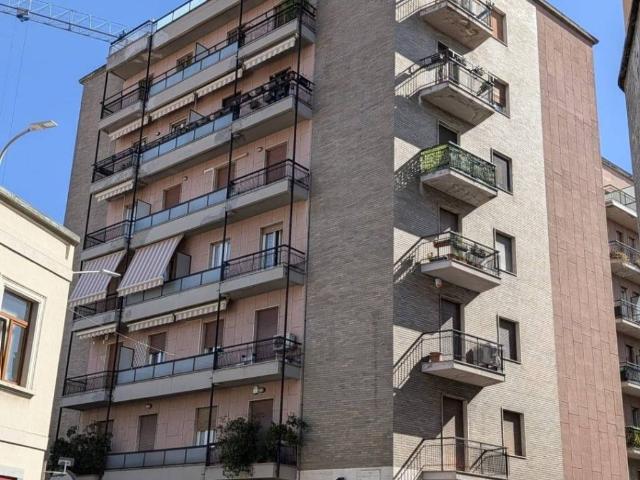 Appartamento in vendita a Centro, Monza