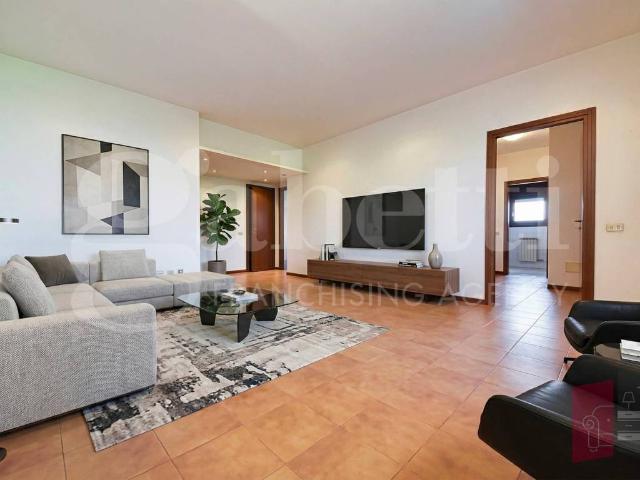 Appartamento in vendita a Regina Pacis, Monza