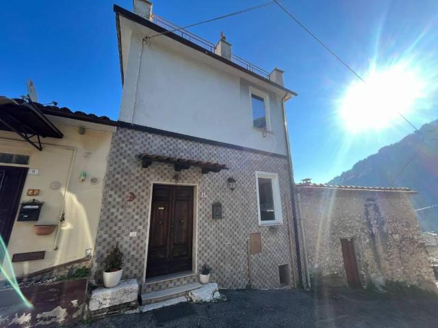 Appartamento in vendita a Morolo, Lazio