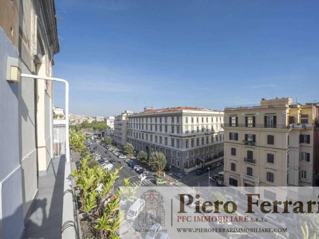 Appartamento in vendita a Municipalità 1, Campania