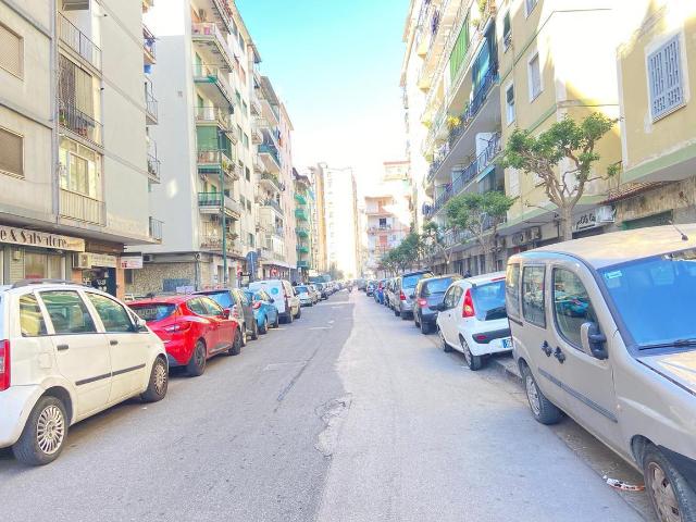 Appartamento in vendita a Coroglio, Campania