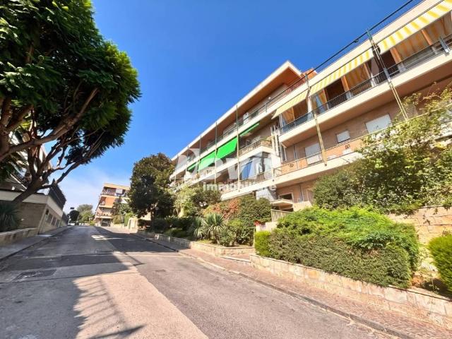 Appartamento in vendita a Coroglio, Campania