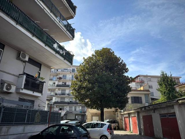 Appartamento in vendita a Piscinola, Napoli