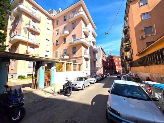 Appartamento in vendita a Avvocata, Napoli