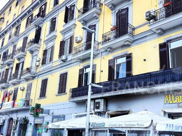 Appartamento in vendita a Municipalità 2, Mercato