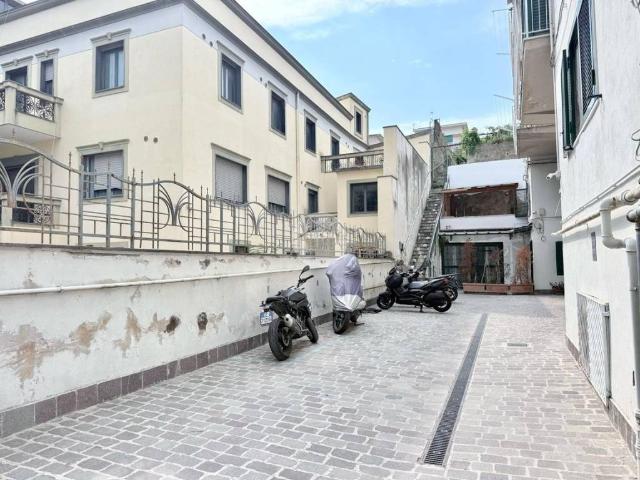 Appartamento in vendita a Coroglio, Campania