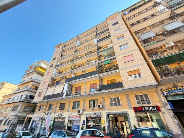 Appartamento in vendita a Municipalità 10, Campania