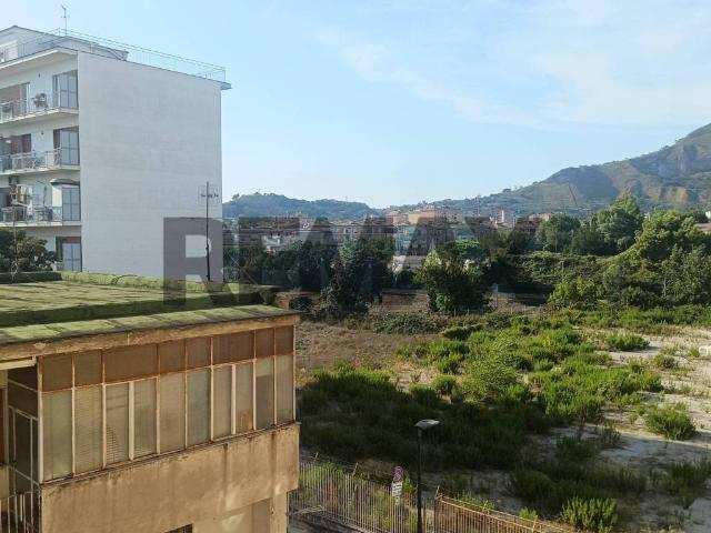 Appartamento in vendita a Fuorigrotta, Napoli