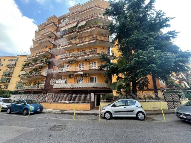 Appartamento in vendita a Arenella, Napoli