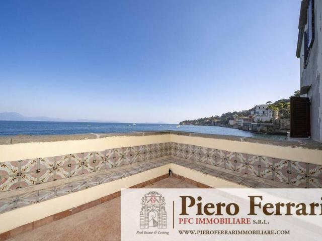 Appartamento in vendita a Posillipo, Napoli
