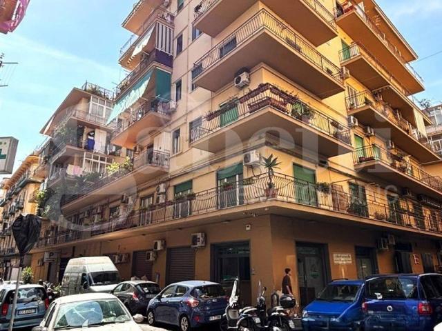 Appartamento in vendita a Vicaria, Napoli