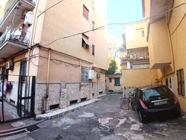 Appartamento in vendita a Avvocata, Napoli