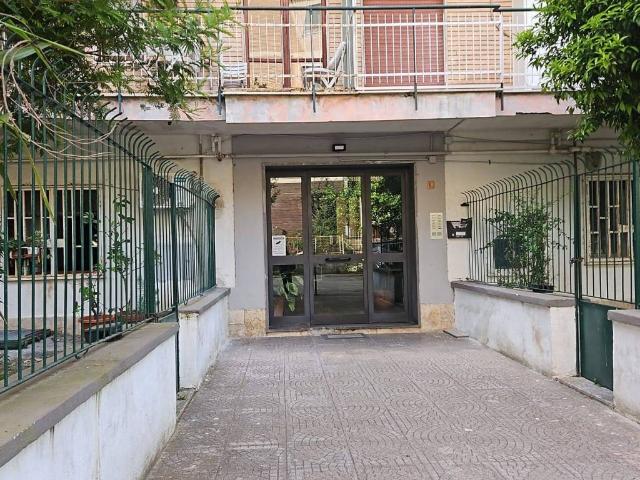 Appartamento in vendita a Coroglio, Campania