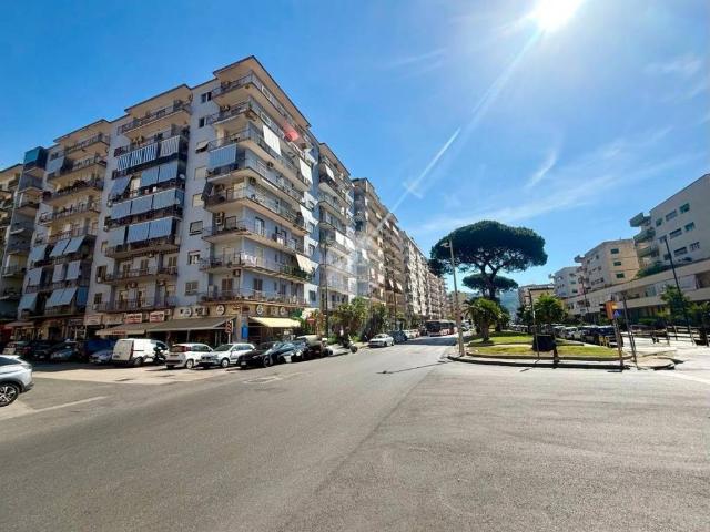 Appartamento in vendita a Municipalità 10, Campania