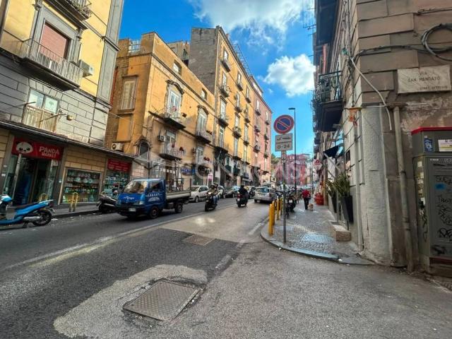 Appartamento in vendita a Avvocata, Napoli