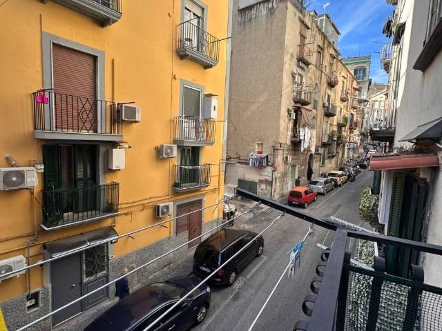 Appartamento in vendita a Avvocata, Napoli