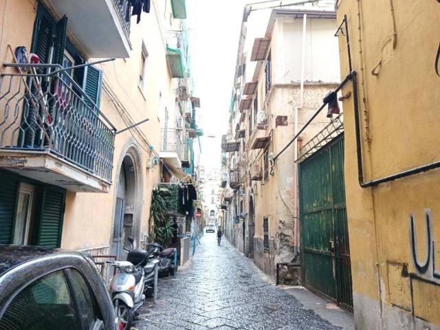 Appartamento in vendita a Avvocata, Napoli