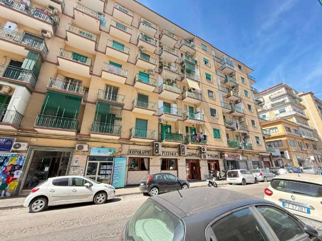 Appartamento in vendita a Fuorigrotta, Napoli