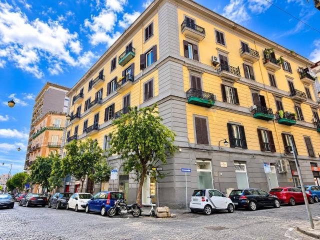 Appartamento in vendita a Pendino, Napoli