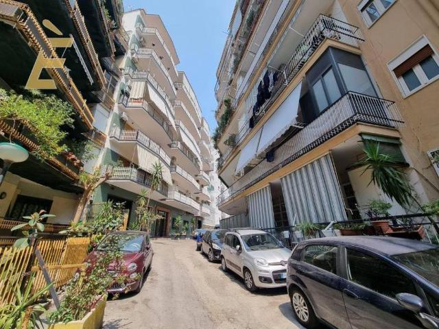 Appartamento in vendita a Municipalità 3, Campania