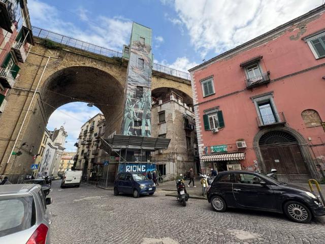 Appartamento in vendita a Municipalità 3, Campania
