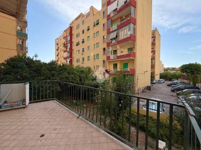 Appartamento in vendita a Fuorigrotta, Napoli