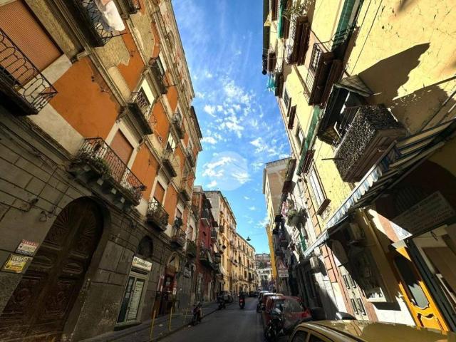 Appartamento in vendita a Avvocata, Napoli