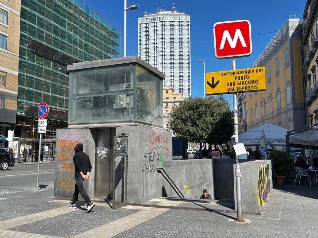 Appartamento in vendita a Porto, Napoli
