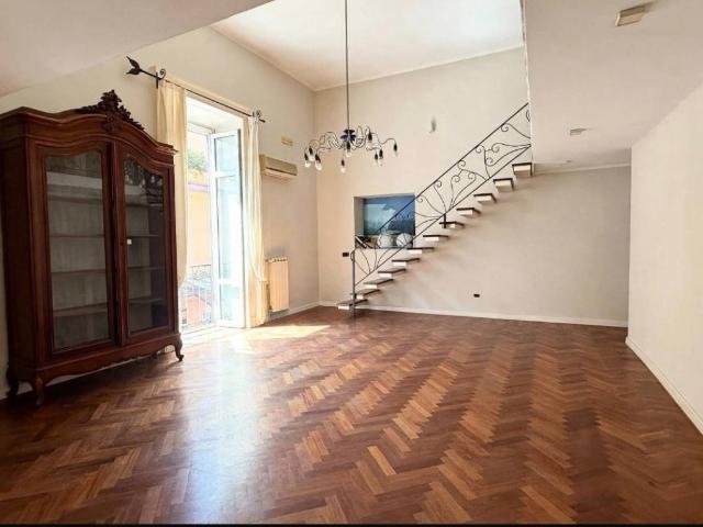 Appartamento in vendita a Chiaia, Napoli