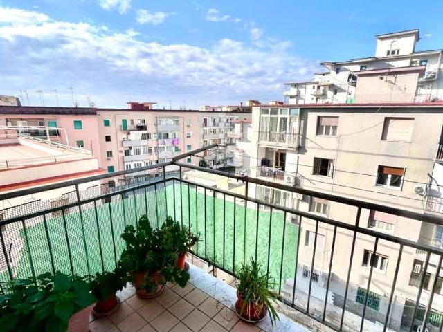 Appartamento in vendita a Municipalità 10, Campania