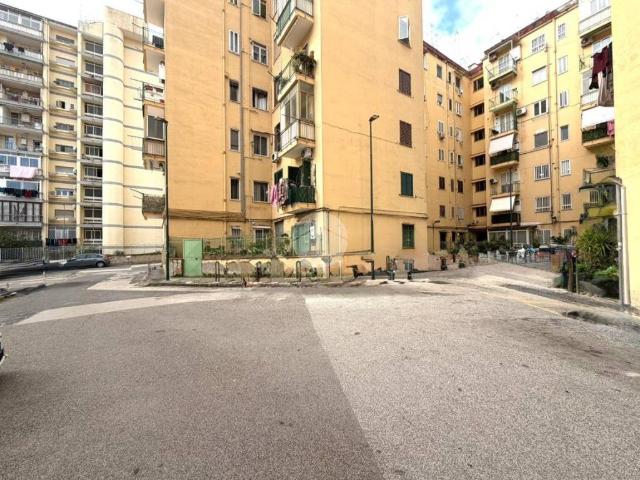Appartamento in vendita a Municipalità 10, Campania