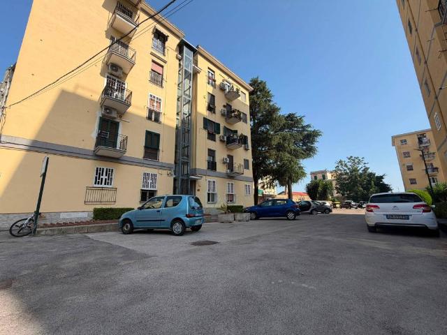Appartamento in vendita a Municipalità 3, Campania