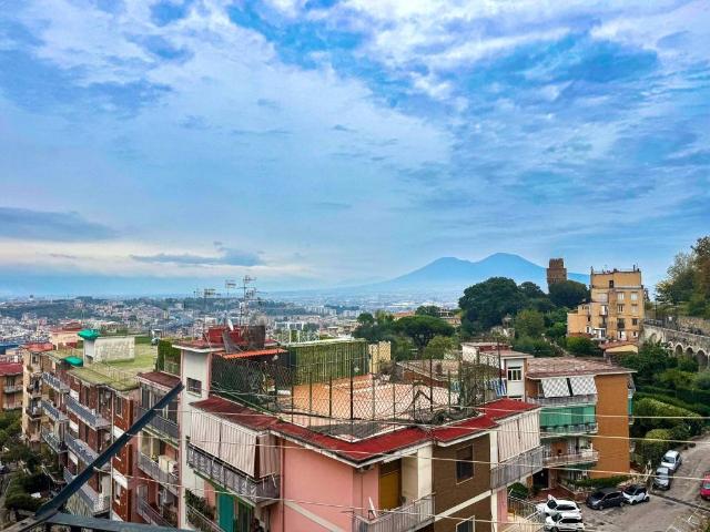 Appartamento in vendita a Napoli