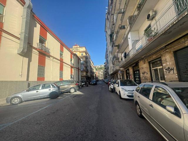Appartamento in vendita a Fuorigrotta, Napoli