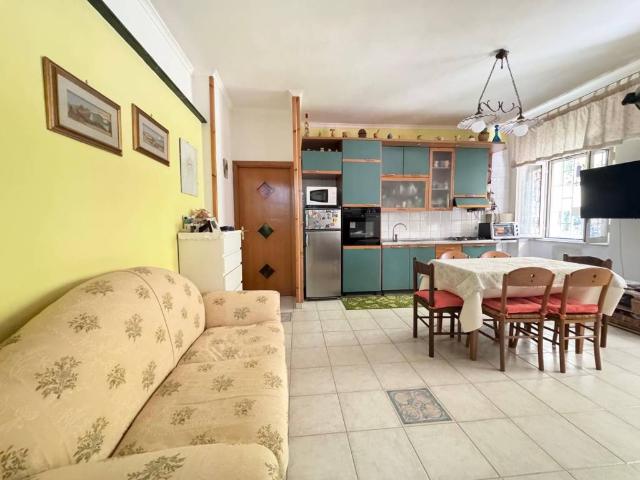 Appartamento in vendita a Arenella, Napoli