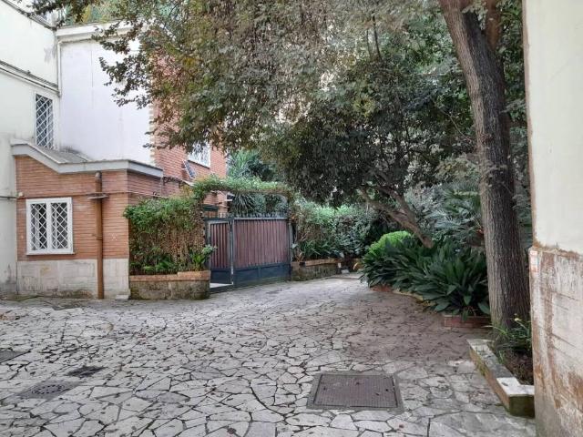 Appartamento in vendita a Coroglio, Campania