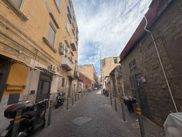 Appartamento in vendita a Avvocata, Napoli