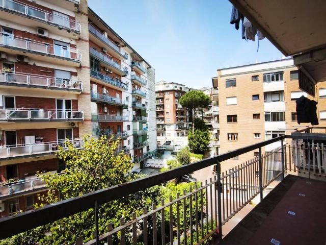 Appartamento in vendita a Municipalità 3, Campania