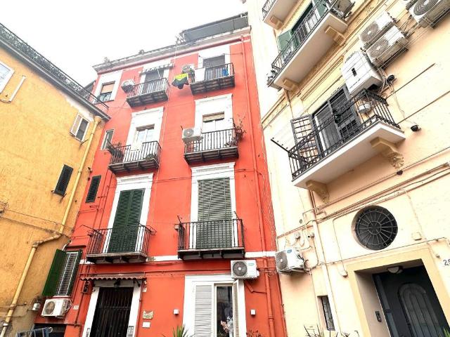 Appartamento in vendita a Chiaia, Napoli
