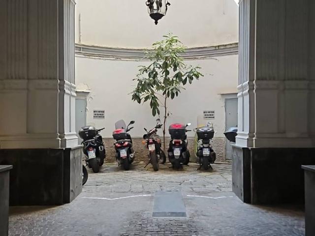 Appartamento in vendita a Chiaia, Napoli