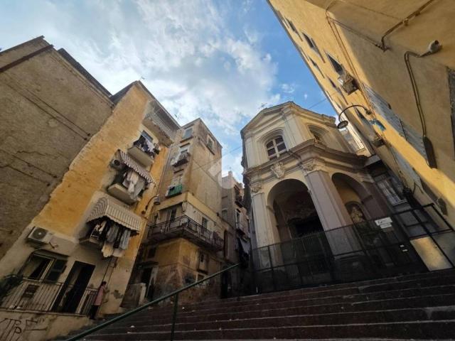 Appartamento in vendita a Montecalvario, Napoli