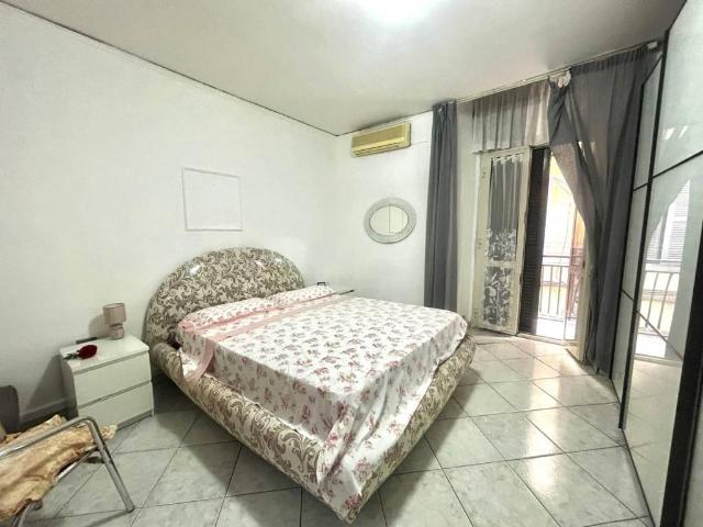 Appartamento in vendita a Pendino, Napoli