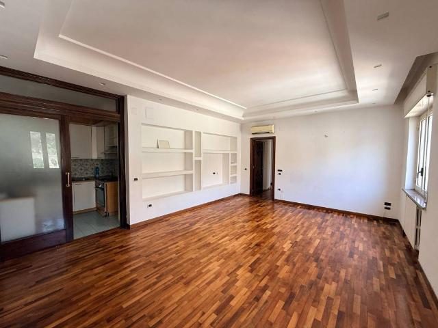 Appartamento in vendita a Municipalità 1, Campania