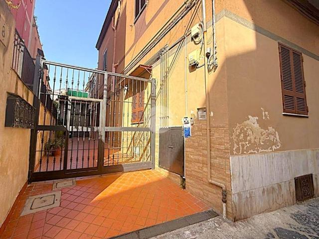 Appartamento in vendita a Coroglio, Campania