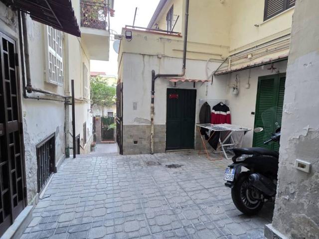 Appartamento in vendita a Avvocata, Napoli
