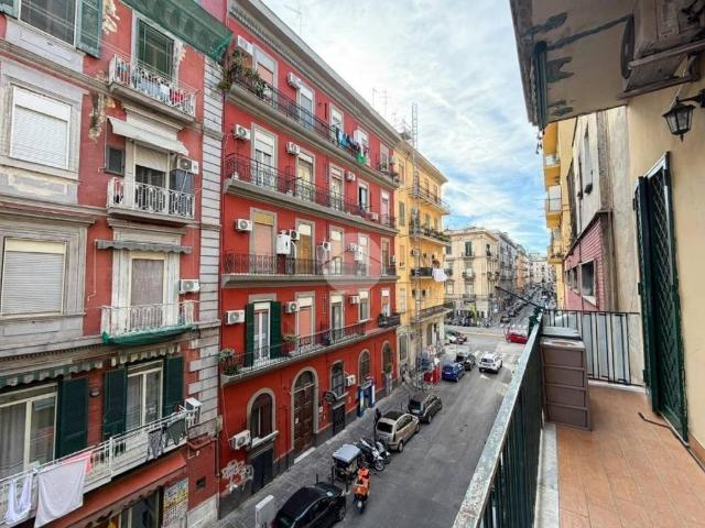 Appartamento in vendita a Vicaria, Napoli