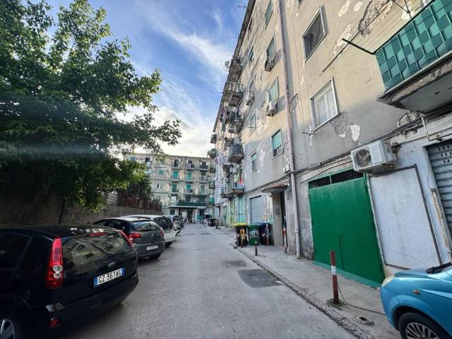 Appartamento in vendita a Astroni, Campania