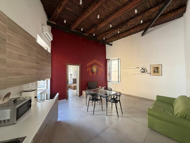 Appartamento in vendita a Montecalvario, Napoli