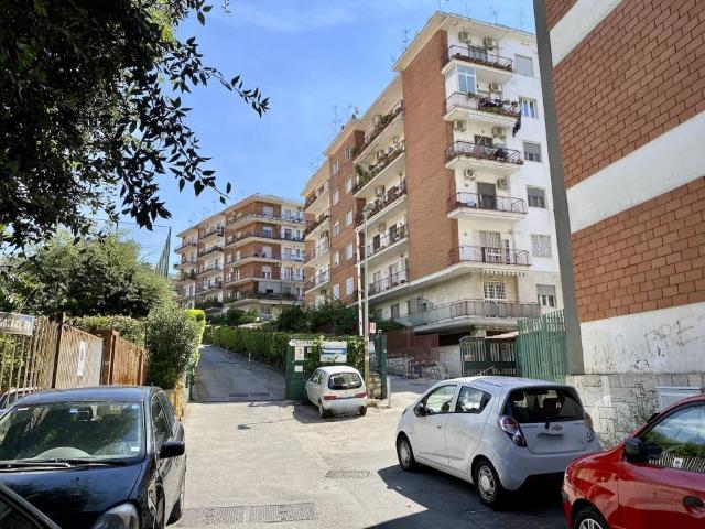 Appartamento in vendita a Vomero, Napoli